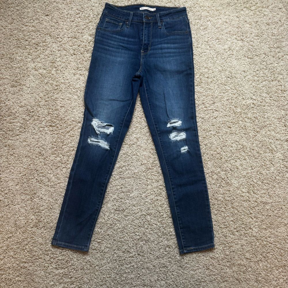 Women’s Levi’s Distressed Skinny Jeans size 26 dark wash
